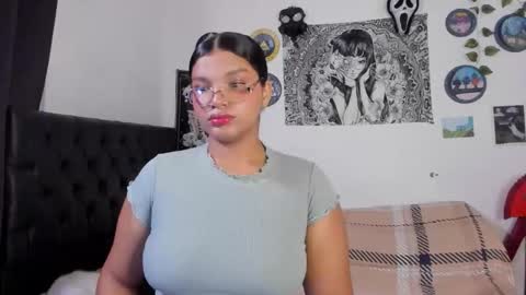 Snapshot of chloe_kisses chatting on September 27, 11:04 am chloe_kisses online show from September 27, 11:04 am