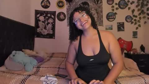 Snapshot of chloe_kisses chatting on October 3, 11:07 am chloe_kisses online show from October 3, 11:07 am