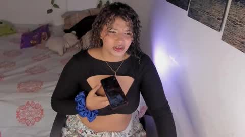 chloe_kisses online show from March 26, 11:38 am