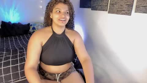 chloe_kisses online show from April 24, 11:34 am