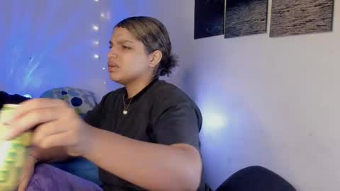 chloe_kisses online show from April 27, 11:30 am