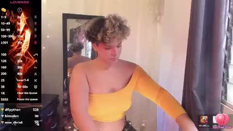 chloe_kisses online show from June 15, 11:45 am