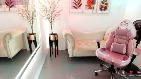 Snapshot of chloe_meoww chatting on May 14, 12:01 pm Chloe online show from May 14, 12:01 pm