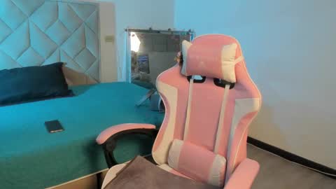 Chloe online show from February 13, 7:10 pm