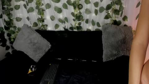 Snapshot of chloe_petite2 chatting on May 5, 12:13 pm Chloe online show from May 5, 12:13 pm