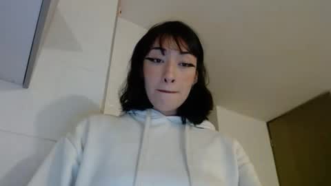 Snapshot of chloe_snoww chatting on October 23, 11:14 pm cloes online show from October 23, 11:14 pm