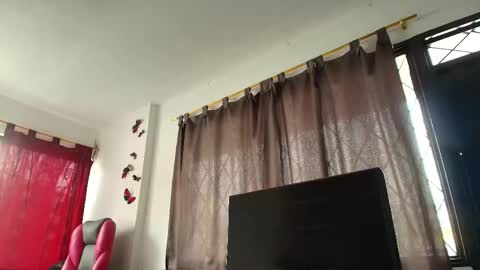 Snapshot of chloe_swarts chatting on November 2, 3:36 pm Lulu  online show from November 2, 3:36 pm