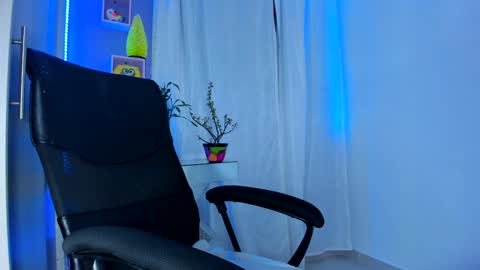 Snapshot of chloe_sweet7 chatting on December 25, 12:05 am Chloe Miller online show from December 25, 12:05 am