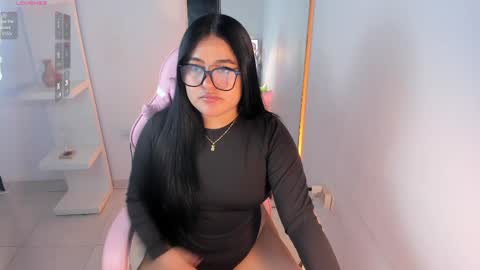 chloe_t2 online show from May 19, 2:07 am