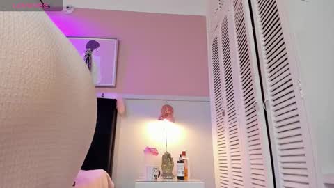   online show from October 25, 2:35 pm