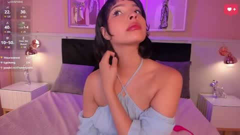 Snapshot of chloe_watson_ chatting on June 2, 8:33 pm online show from June 2, 8:33 pm