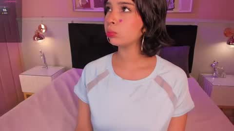 Snapshot of chloe_watson_ chatting on June 11, 7:45 pm online show from June 11, 7:45 pm