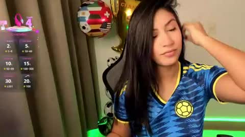 Chloe online show from June 17, 11:01 am