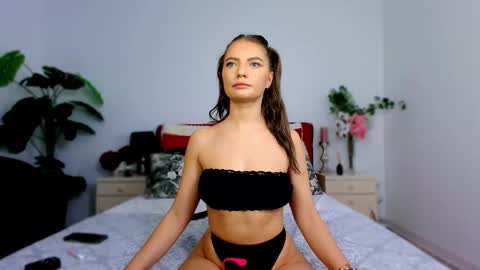 Snapshot of chloecheryy chatting on November 6, 6:03 am Chloe online show from November 6, 6:03 am