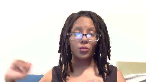 Chloe online show from March 30, 1:45 pm