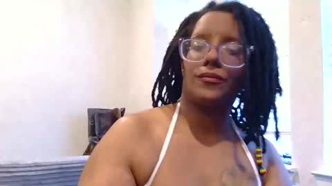Snapshot of chloeclapper24 chatting on May 23, 12:16 am Chloe online show from May 23, 12:16 am