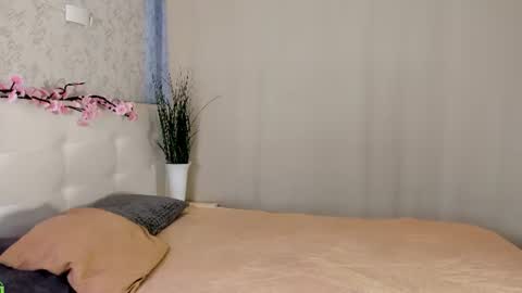 Chloe Deccker online show from June 28, 12:49 am