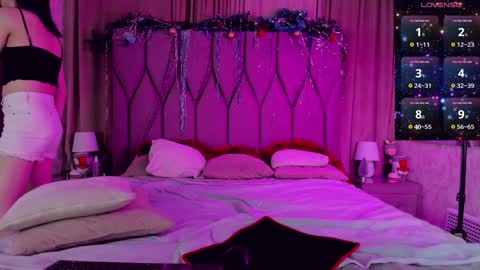 Chloe Fulton online show from December 18, 7:52 pm