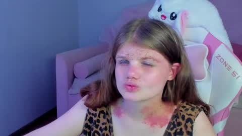ChloeHalses online show from May 5, 5:10 pm