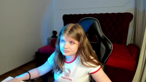 ChloeHalses online show from June 8, 1:28 am