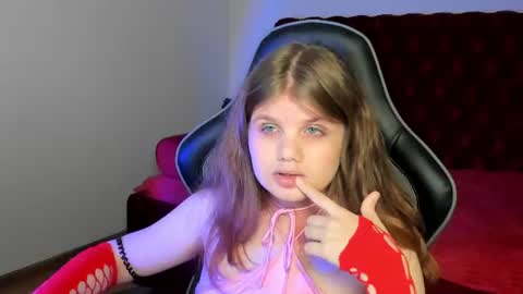 ChloeHalses online show from June 14, 5:04 pm