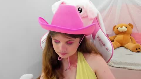 ChloeHalses online show from June 30, 5:25 pm