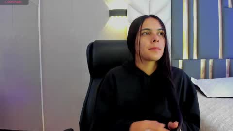  Chloe Harper  online show from May 1, 11:59 am