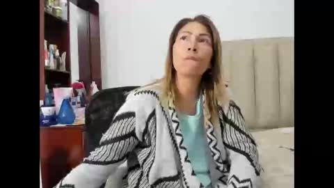 Snapshot of chloemiller__ chatting on January 14, 1:58 am chloemiller online show from January 14, 1:58 am