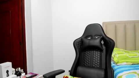 Snapshot of chloemiller__ chatting on February 27, 11:38 pm chloemiller online show from February 27, 11:38 pm