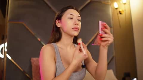 chloemin_ online show from February 8, 7:34 am