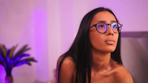 Snapshot of chloeobrilx chatting on September 21, 5:42 am Chlo online show from September 21, 5:42 am