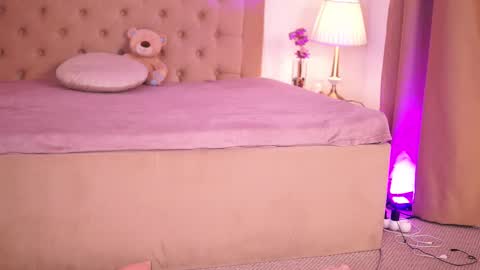 Snapshot of chloeobrilx chatting on November 15, 4:43 am Chlo online show from November 15, 4:43 am