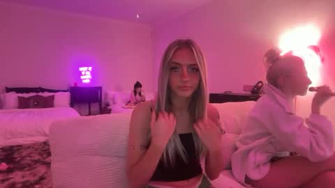 Snapshot of chloeros3e chatting on September 26, 5:28 pm chloeros3e online show from September 26, 5:28 pm