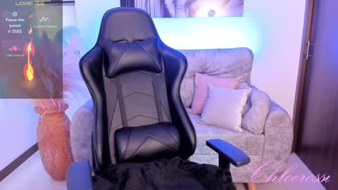 Snapshot of chloerossi chatting on December 13, 9:30 pm Laura online show from December 13, 9:30 pm