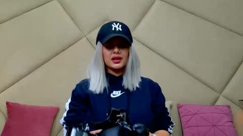 Snapshot of chloevee chatting on November 21, 6:12 am Chloe Vee online show from November 21, 6:12 am