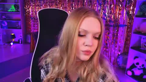 ChloeWight online show from February 22, 2:15 pm