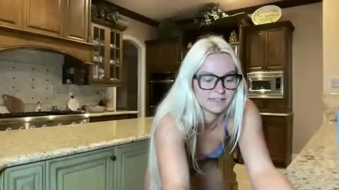 Chloe Babe online show from April 29, 7:12 am
