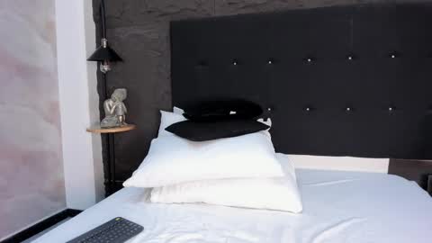 Chloe Scott online show from November 8, 1:11 pm