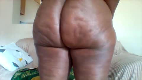 Snapshot of chocobabe002 chatting on October 24, 1:18 pm chocobabe002 online show from October 24, 1:18 pm