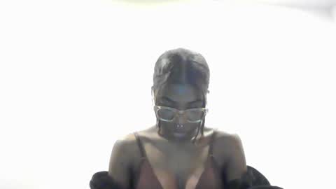 Snapshot of chocolate_luv222 chatting on February 2, 4:22 am Aaliyah Marie online show from February 2, 4:22 am