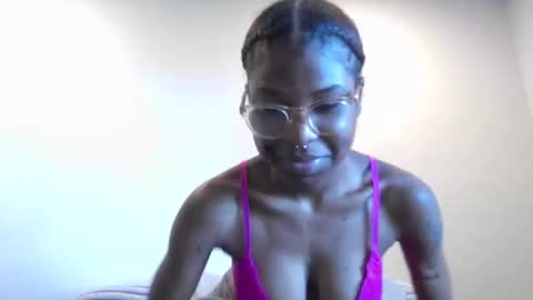 Snapshot of chocolate_luv222 chatting on April 7, 7:47 pm Aaliyah Marie online show from April 7, 7:47 pm