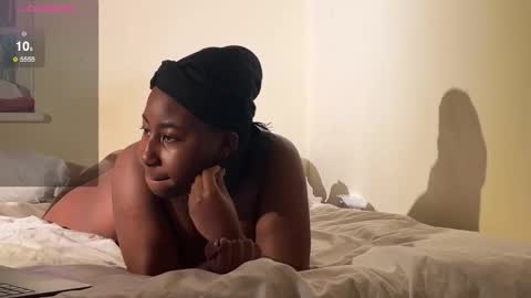 Snapshot of chocolatebunnycakez chatting on December 17, 1:11 am chocolatebunnycakez online show from December 17, 1:11 am