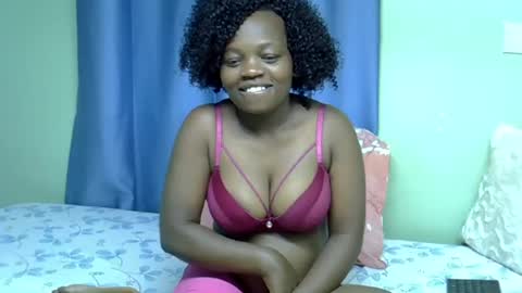 Snapshot of chocolateebonyxo chatting on July 6, 6:32 pm Chocolate Ebony online show from July 6, 6:32 pm