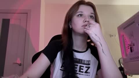 Lissa online show from March 6, 1:18 pm