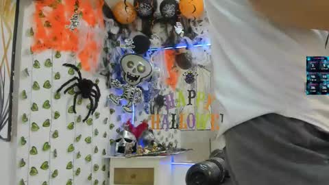 Snapshot of choreythaiylor chatting on October 15, 3:23 pm Chorey Thaylor online show from October 15, 3:23 pm