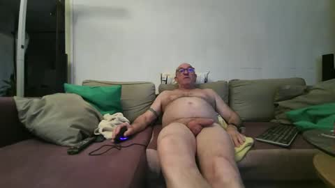 chrichrix38 online show from March 22, 4:43 pm