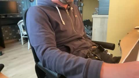 Snapshot of chris13abcd chatting on November 20, 2:28 pm chris13abcd online show from November 20, 2:28 pm