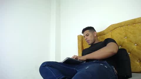 chris_dick2 online show from May 2, 6:51 am
