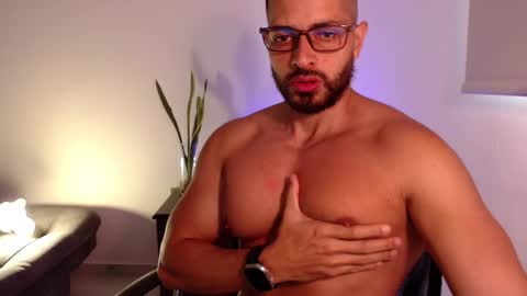 cris         Twitter magnum101010 insta magnumc20 online show from March 2, 2:32 pm