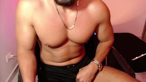 Snapshot of chris_magnum_ chatting on June 20, 8:33 pm cris Twitter magnum101010 insta magnumc20 online show from June 20, 8:33 pm